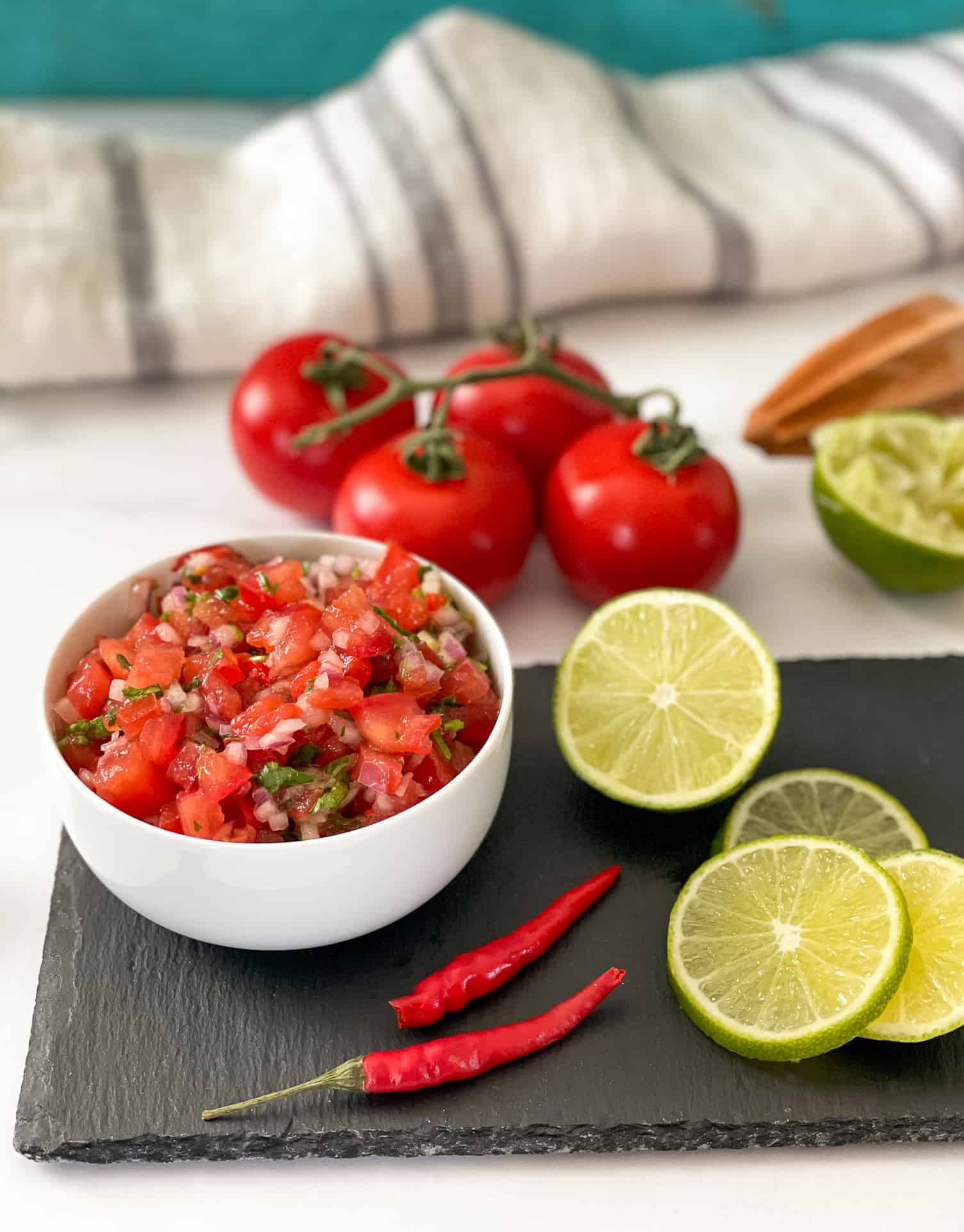 Bol de salsa de pico de gallo