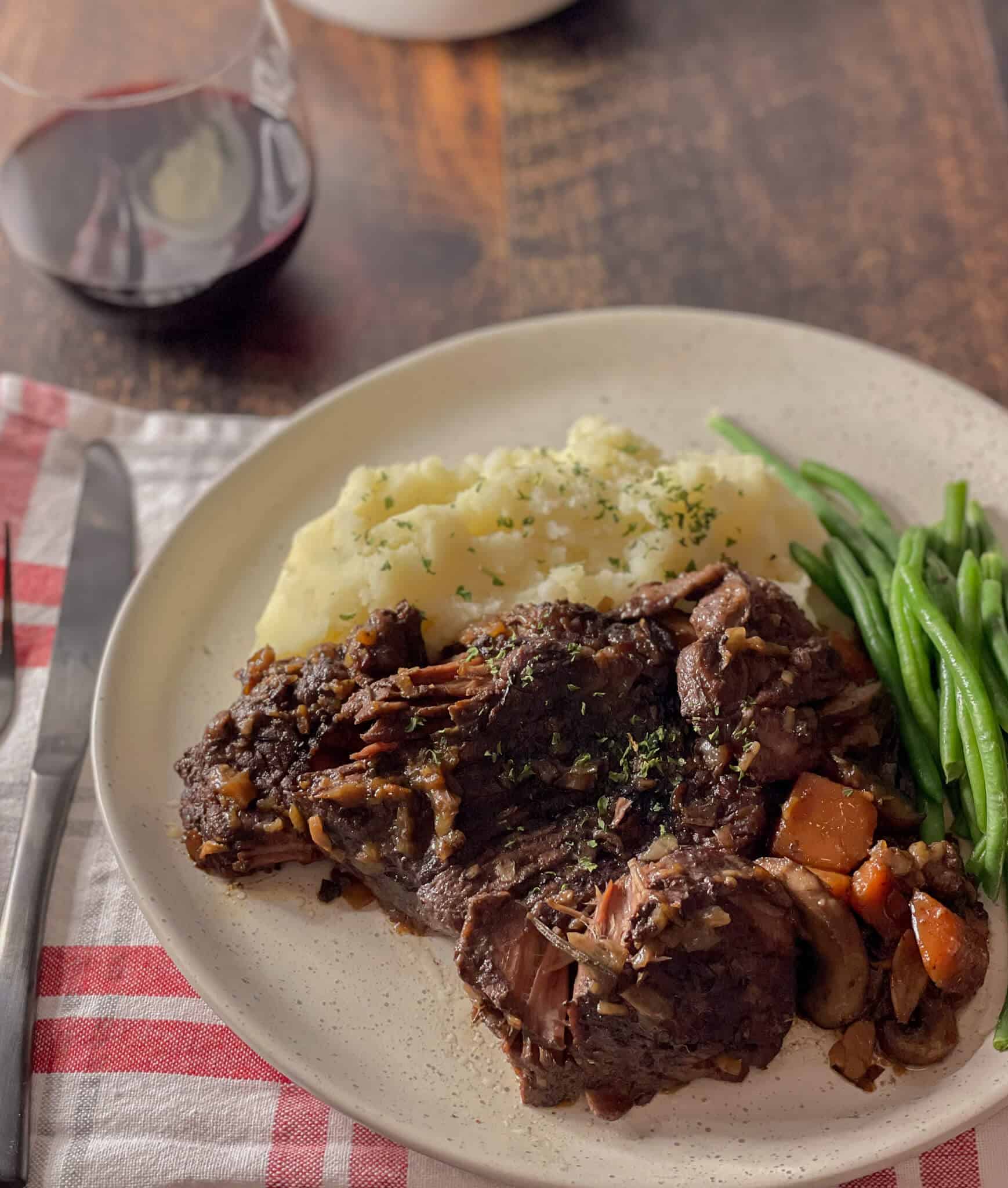 Recette de boeuf braisé au vin rouge et oignons Urbaine City