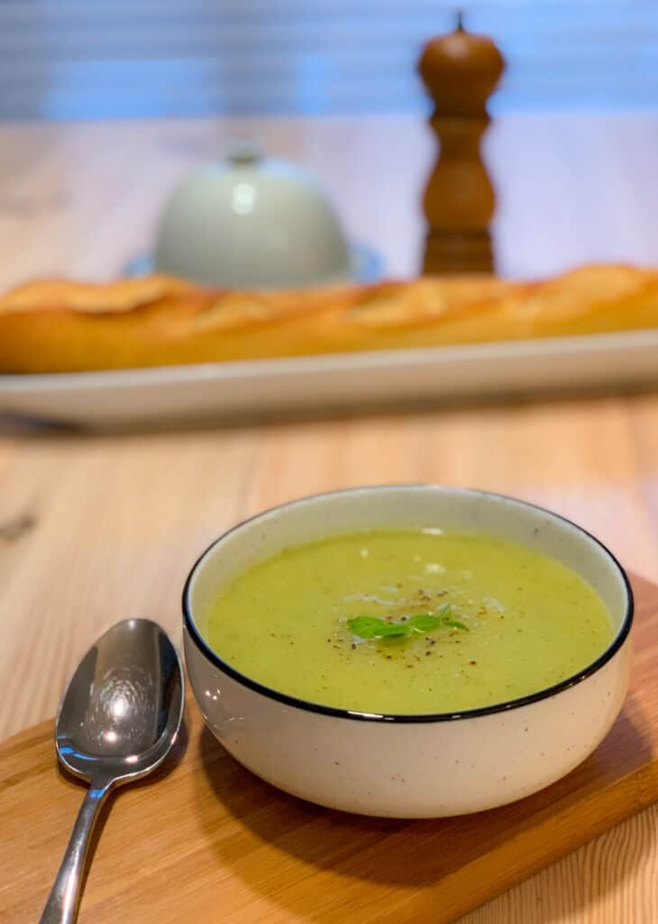 Potage aux poireaux et brocoli