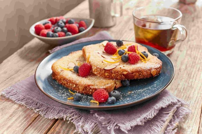 AlmondToast_1 Pain doré à la liqueur d'orange et amandes