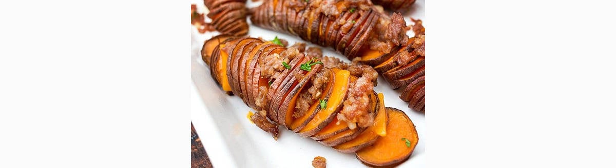 Patates douces en accordéons avec saucisse italienne