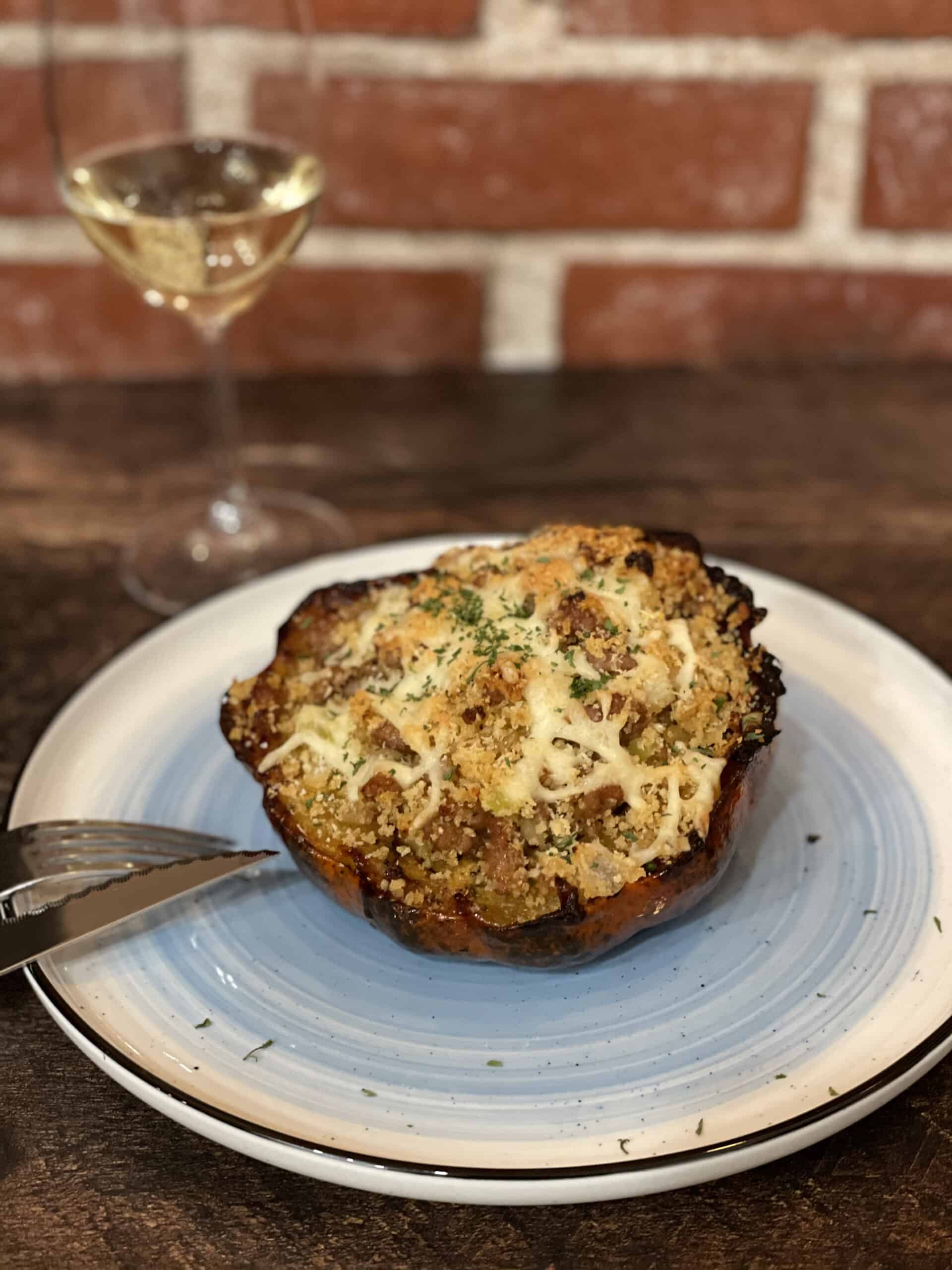 Courge farcie à la saucisse italienne et gratinée