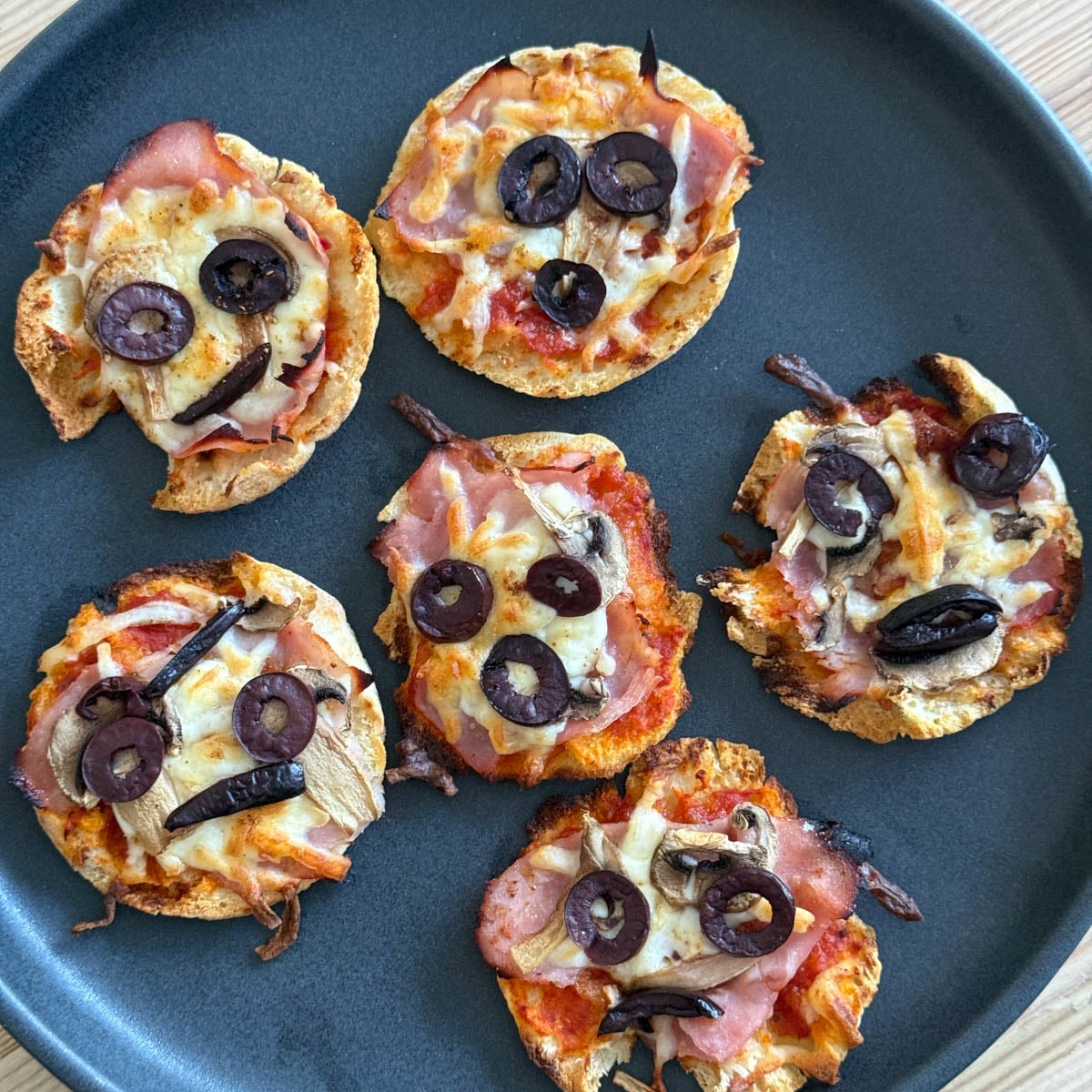 Mini-pizzas monstres