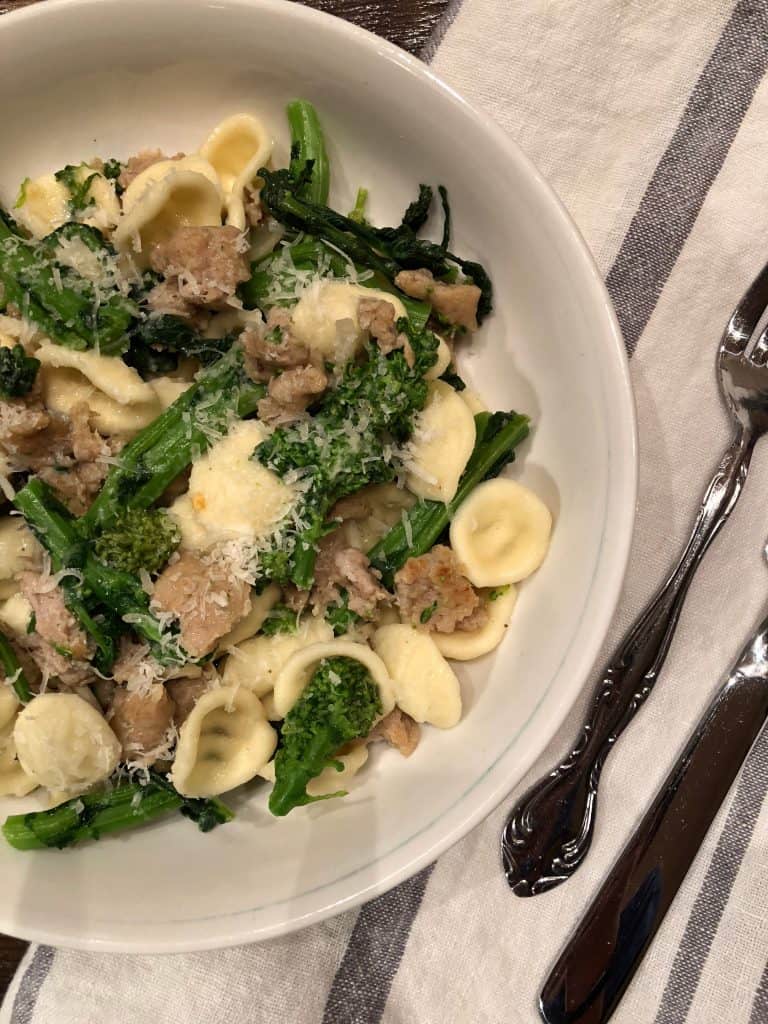 Recette d'orecchiette aux saucisses italiennes et rapini. Si facile à réaliser et si goûteux!