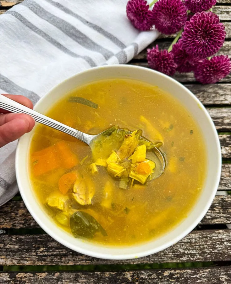 Soupe poulet et courge spaghetti, avec cari et gingembre