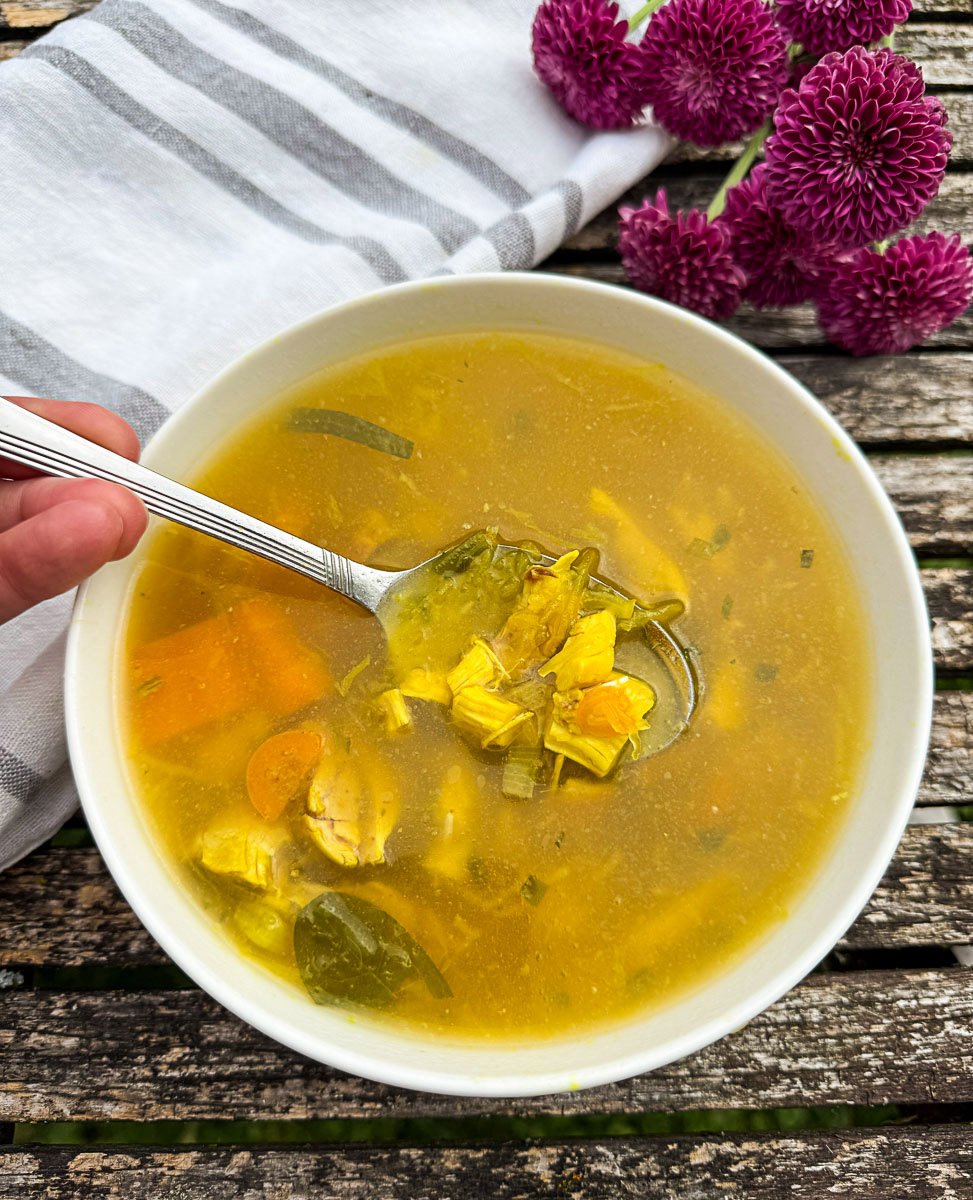 Soupe poulet et courge spaghetti, avec cari et gingembre