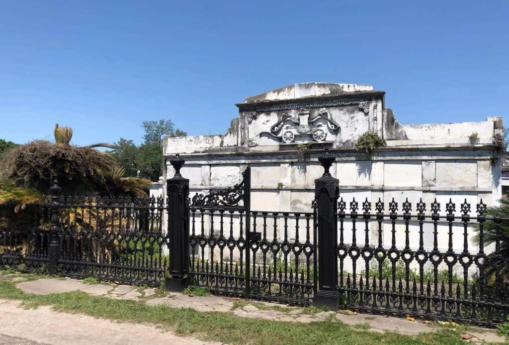 La tombe de la compagnie de pompiers - la Jefferson Fire Company au Cimetière Lafayette - Nouvelle-Orléans