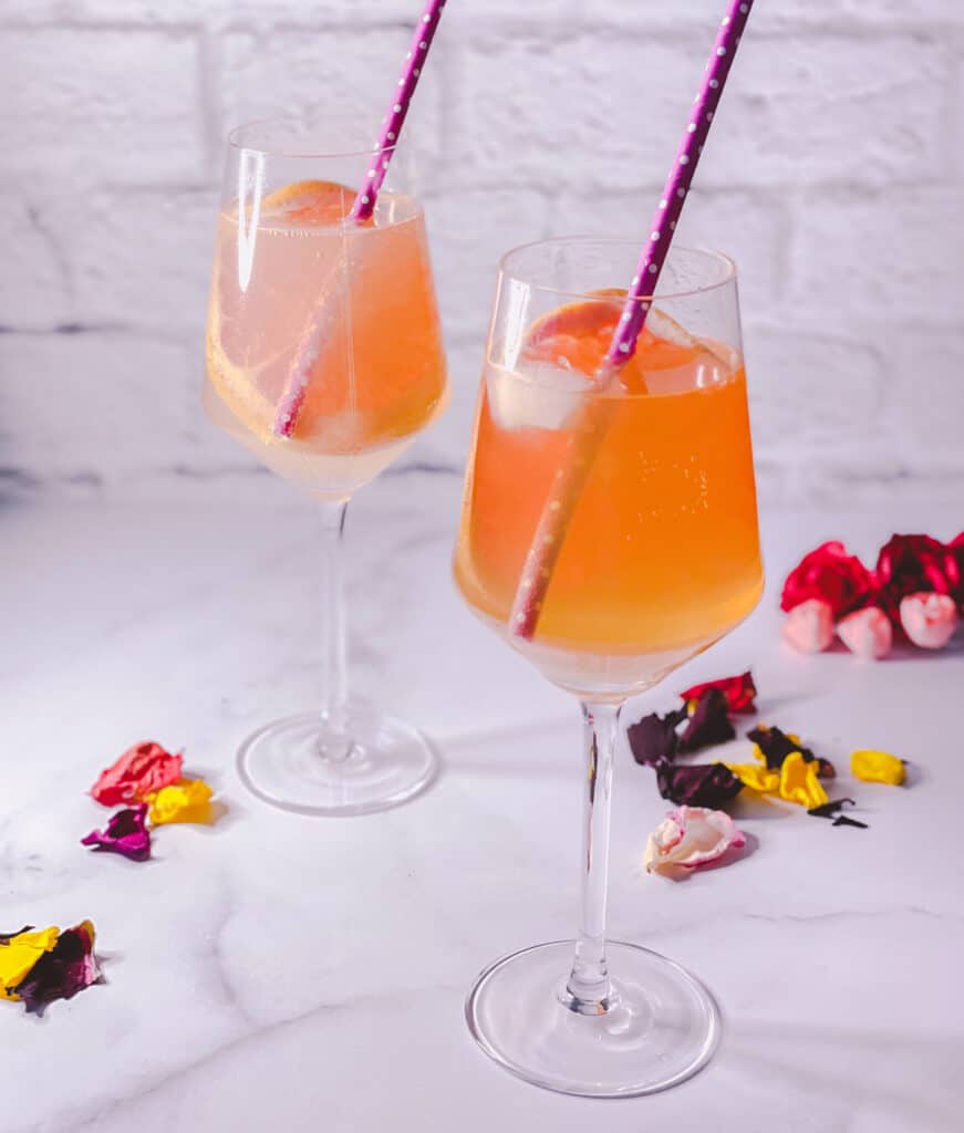 deux verres de Amaretto spritz