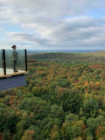 Vue sur Lanaudière à l'automne à partir de l'Auberge de la Montagne Coupée