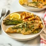 Escalopes de dindon grillées avec sauce au citron, câpres et vin blanc