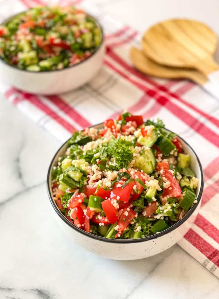 Salade de tomates, concombres et couscous façon taboulé
