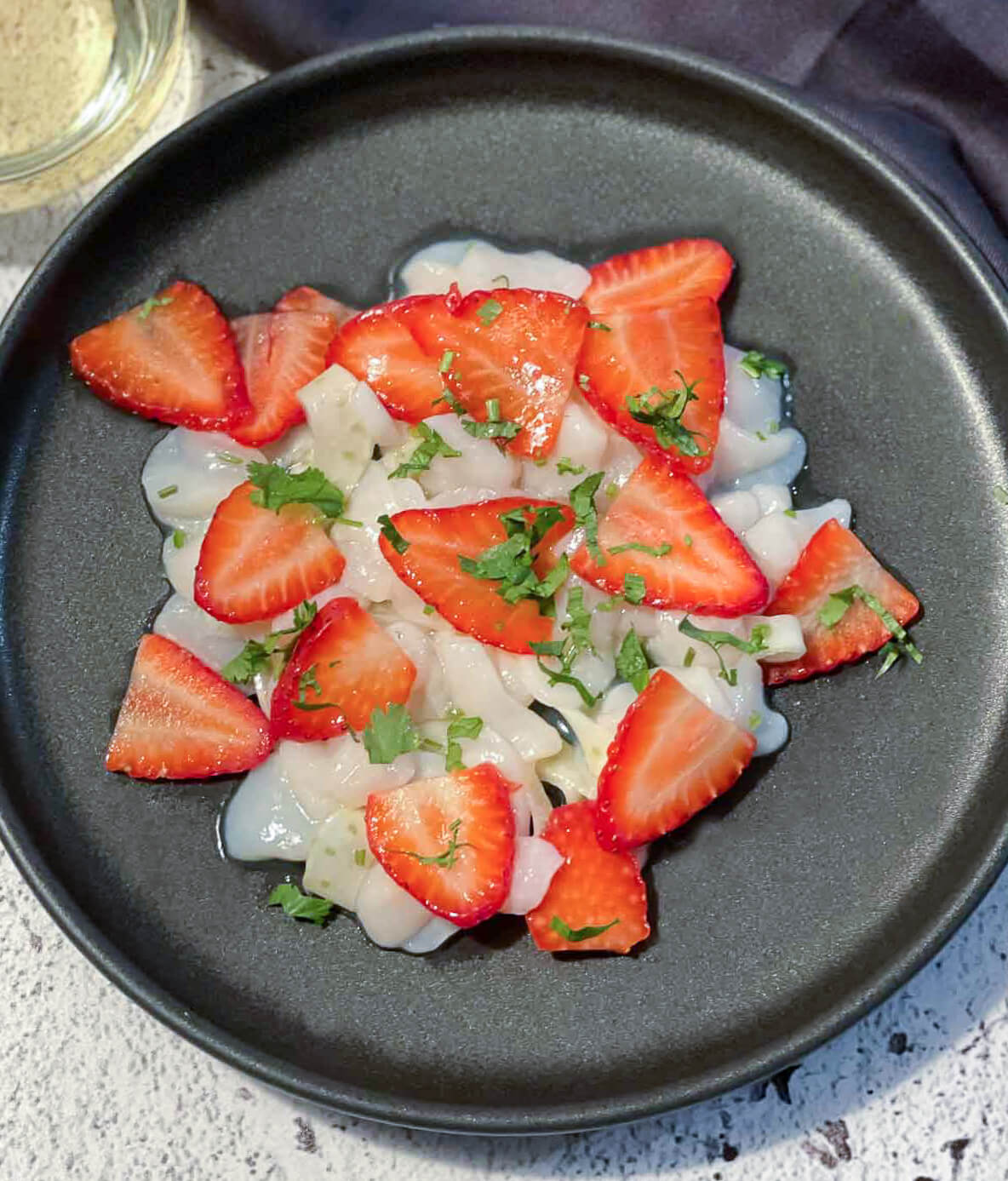Ceviche de pétoncle, lime et fraises