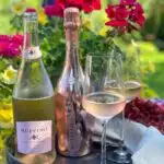 Sparkling ros&eacute; wine
