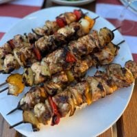 Greek style chicken brochettes