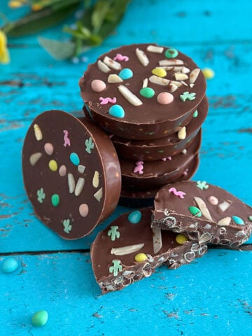 Bouchées de chocolat et mini oeufs Cadbury