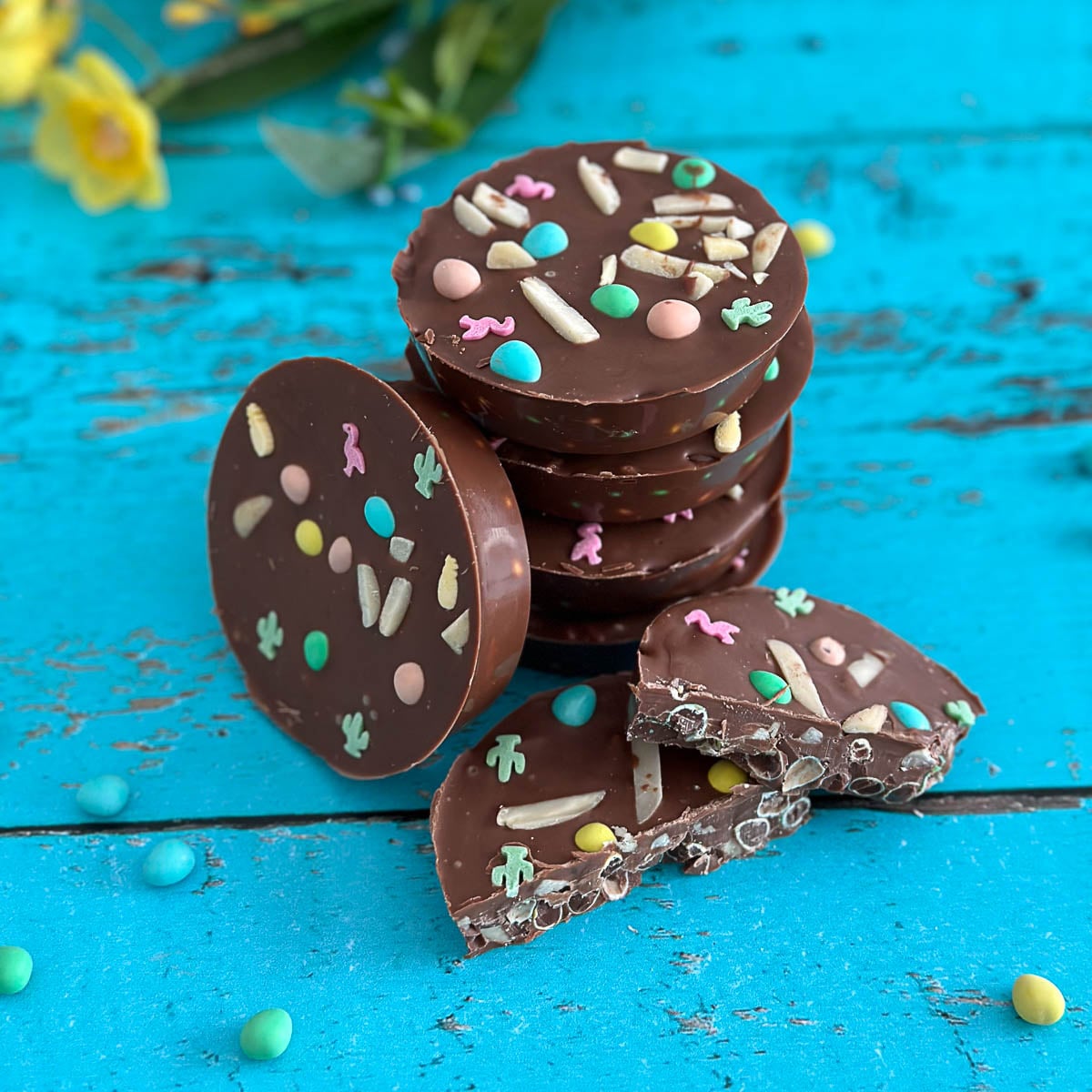 Bouchées de chocolat et mini oeufs Cadbury