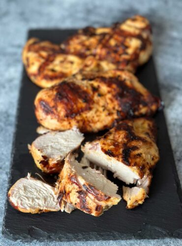 Poitrines de poulet grillées - marinade vinaigrette italienne et moutarde de Dijon