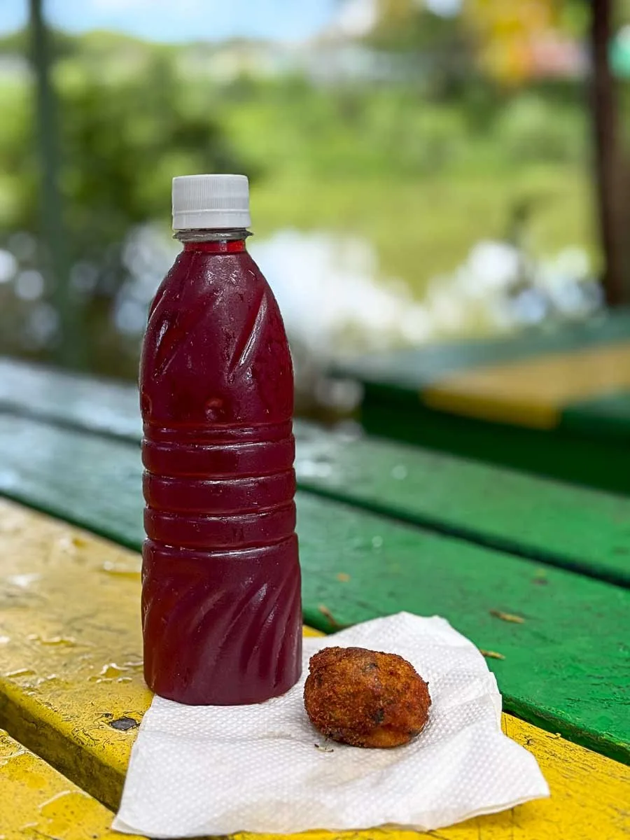 Sorrel juice and vegetable fritter