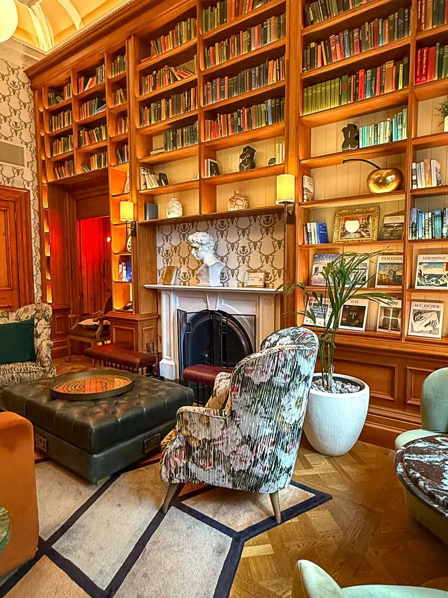 The library - Virgin Hotels Edinburg