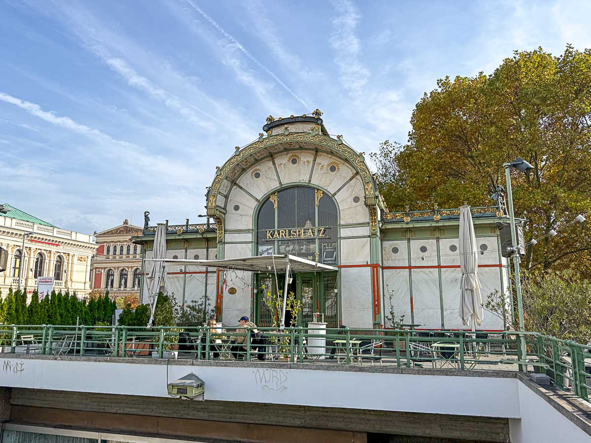 Karl & Otto situé sous la Karlsplatz