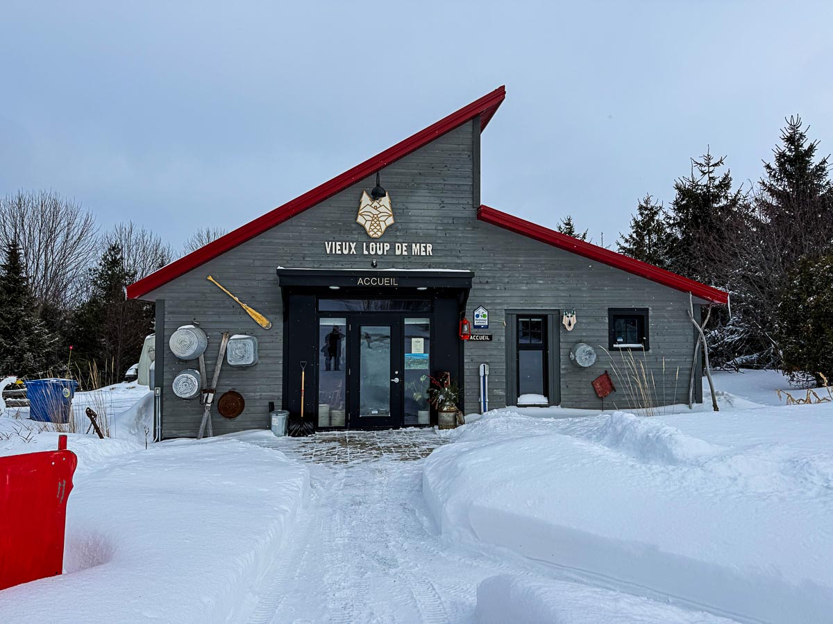 Chalet d'accueil du Vieux-Loup de Mer et le Garde-Manger