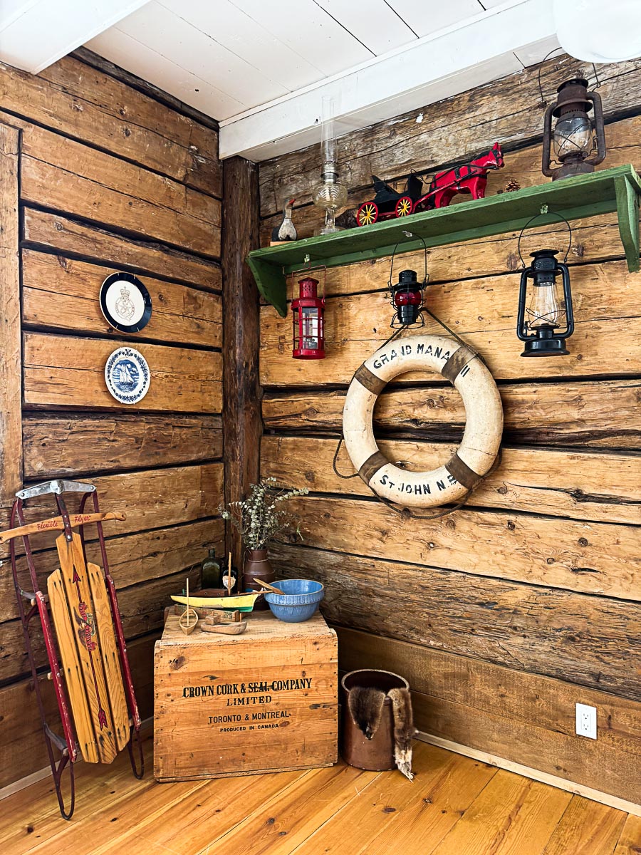 Objets vintage et antiquité font partie de la décoration