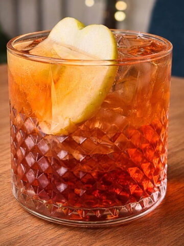 Cocktail Pomme Api (cidre de glace, cidre mousseux et campari)