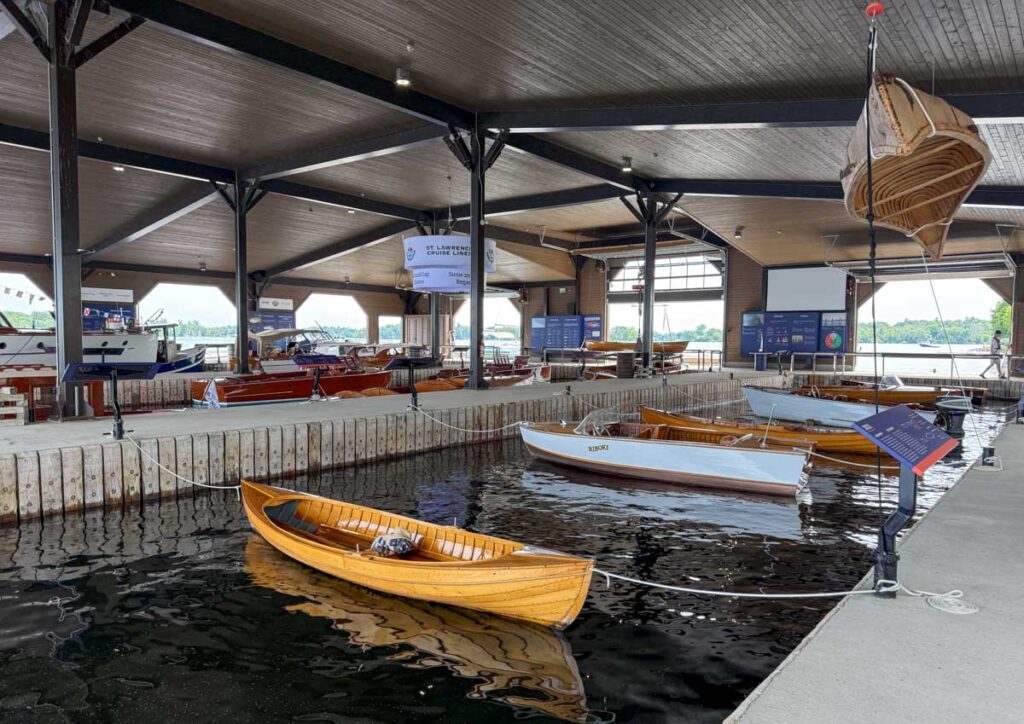 Les bateaux au Thousand Islands Boat Museum