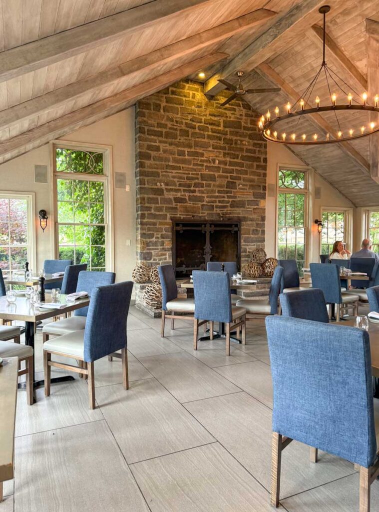 Intérieur du restaurant Riva à Gananoque
