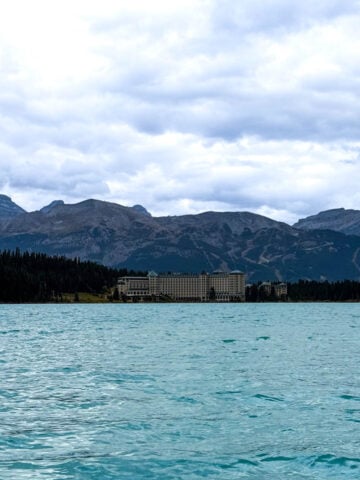 Fairmont Château Lake Louise vu du Lac Louise, Alberta