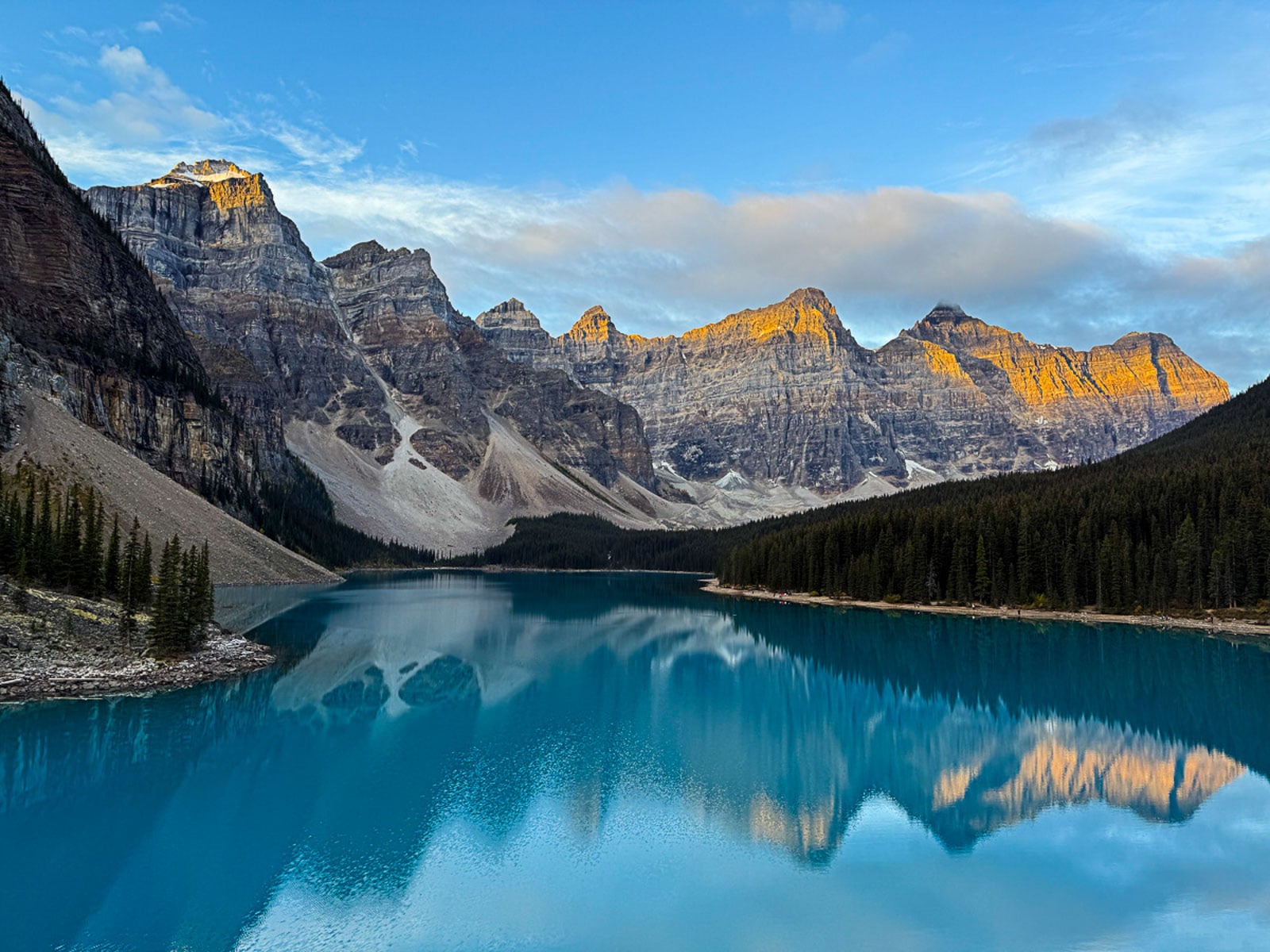 Un lever de soleil magique au Lac Moraine Photo: Marie-Noël Ouimet