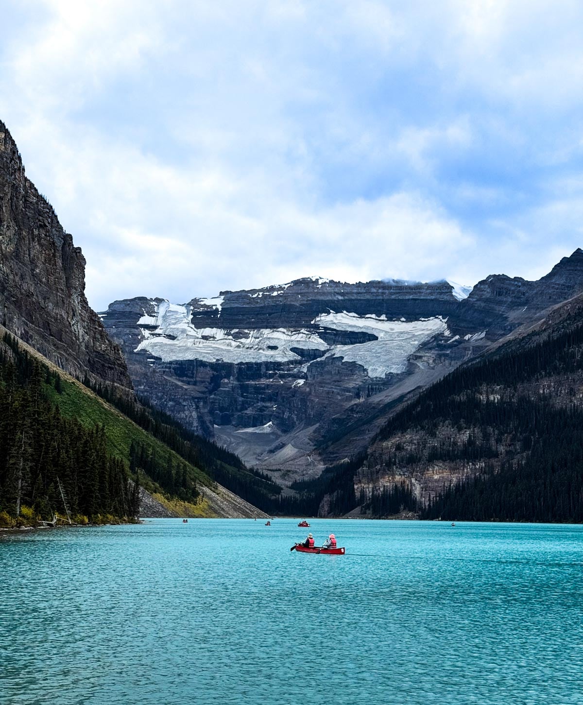 Faire du canot sur le Lac Louise